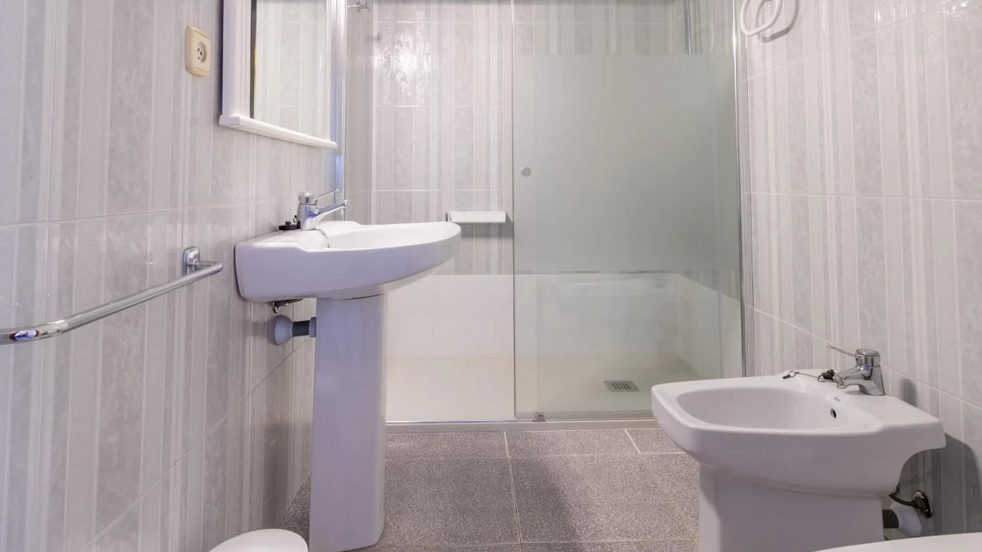 Bellamar B - Casa Adosada Para A Primera Linea De Mar En Llanca. - Es-228-20 0*,  Ισπανία